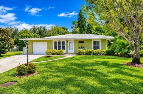 Photo of 15 Maui CIR #15, NAPLES, FL 34112 (MLS # 226037407)