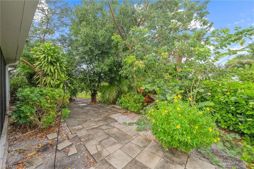 GLADES COUNTRY CLUB - Residential