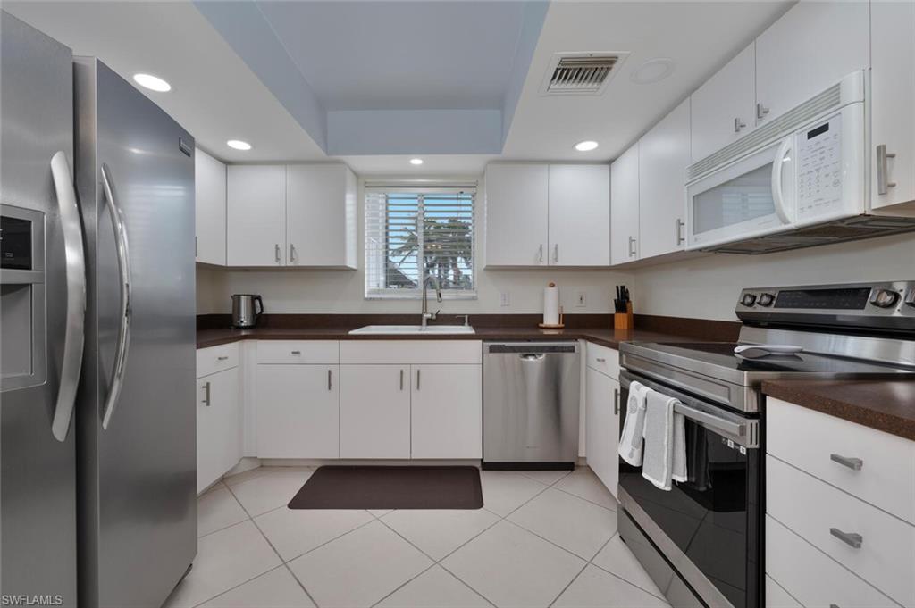 MONTEGO MANOR - Residential