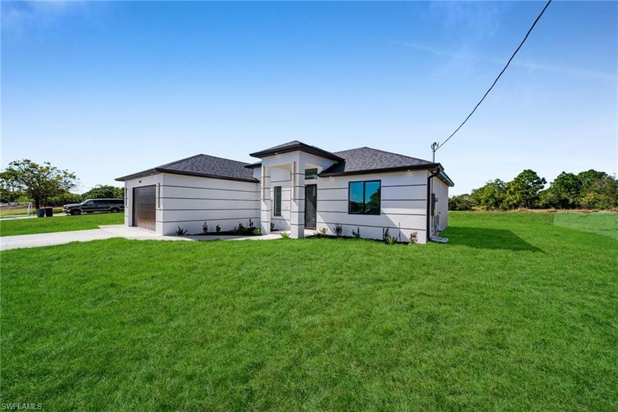 Beautiful new construction home located in the quiet and growing area of Lehigh Acres. This property features 3 spacious bedrooms and 2 bathrooms, designed with a modern and functional layout.
The home is very bright, with excellent natural light throughout, creating a warm and welcoming atmosphere.

It offers over 1,300 square feet under air, with an open-concept floor plan ideal for family living and entertaining. Contemporary finishes, great use of space, and quality construction designed for comfort and style.

?? Perfect as a primary residence or an investment opportunity.
Don’t miss the chance to own this brand-new home!