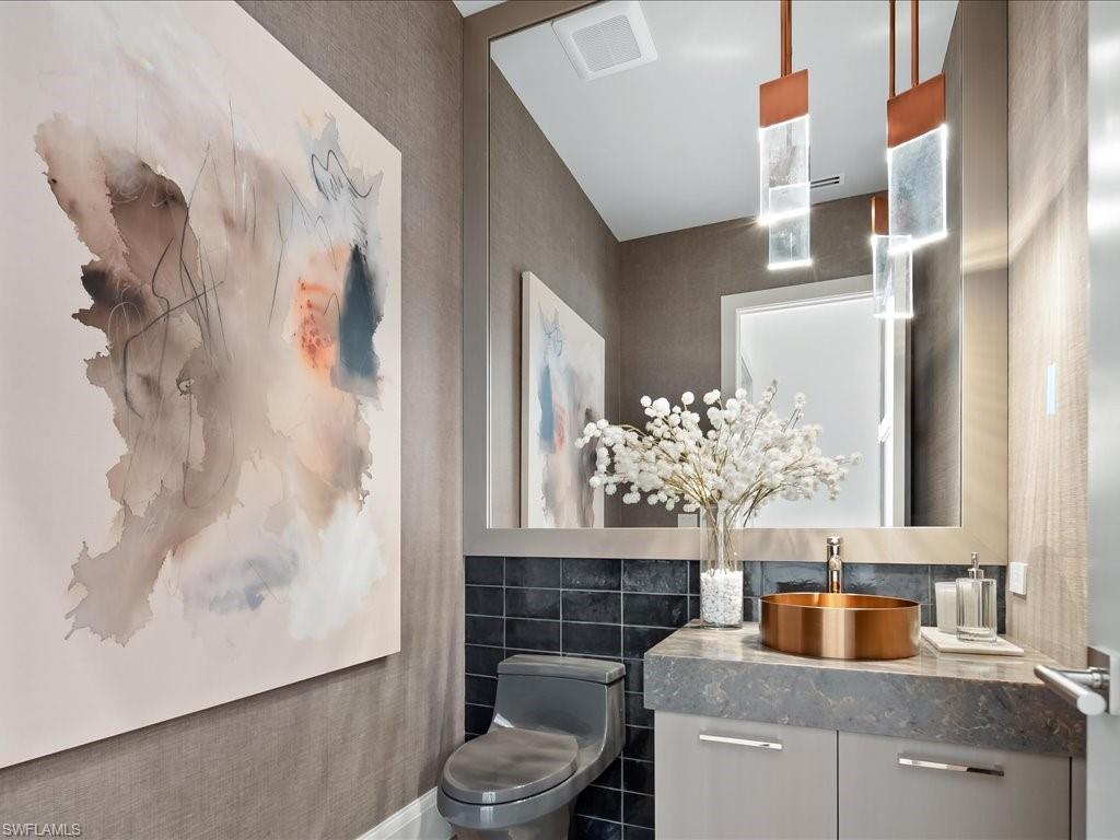 LIVINGSTON WOODS - Residential