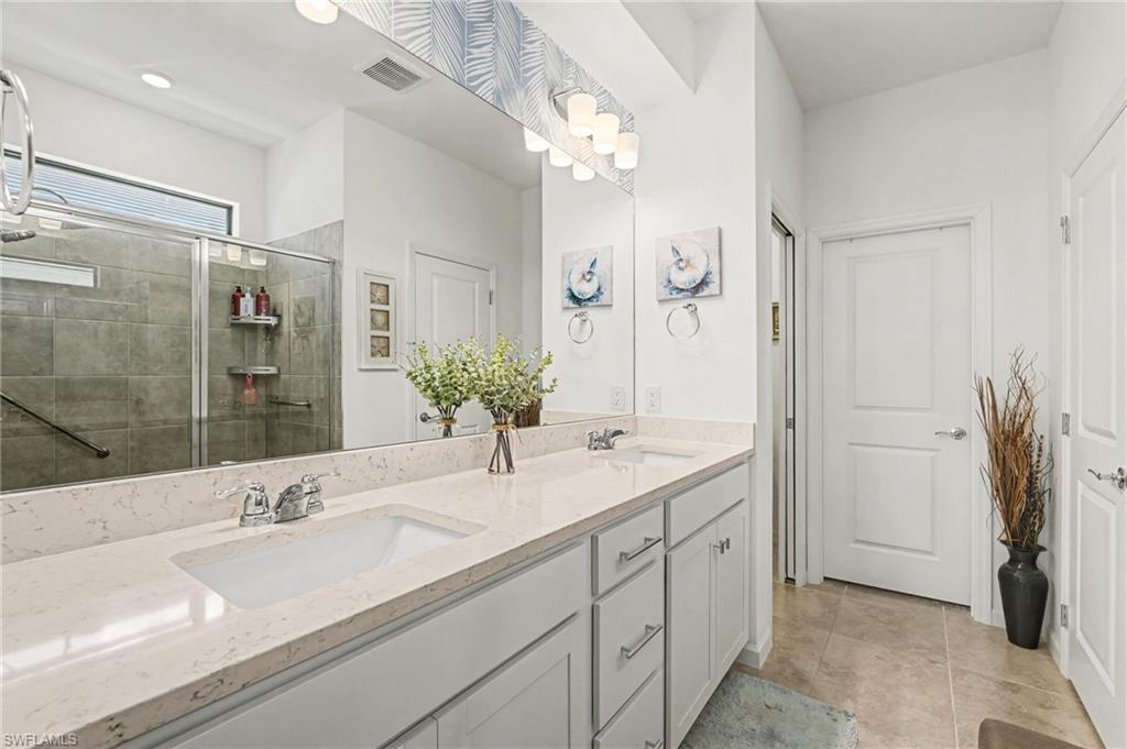 HAMPTON LAKES - Residential