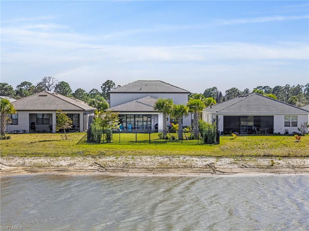 HAMPTON LAKES - Residential