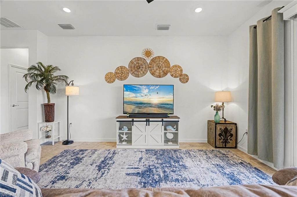 HAMPTON LAKES - Residential