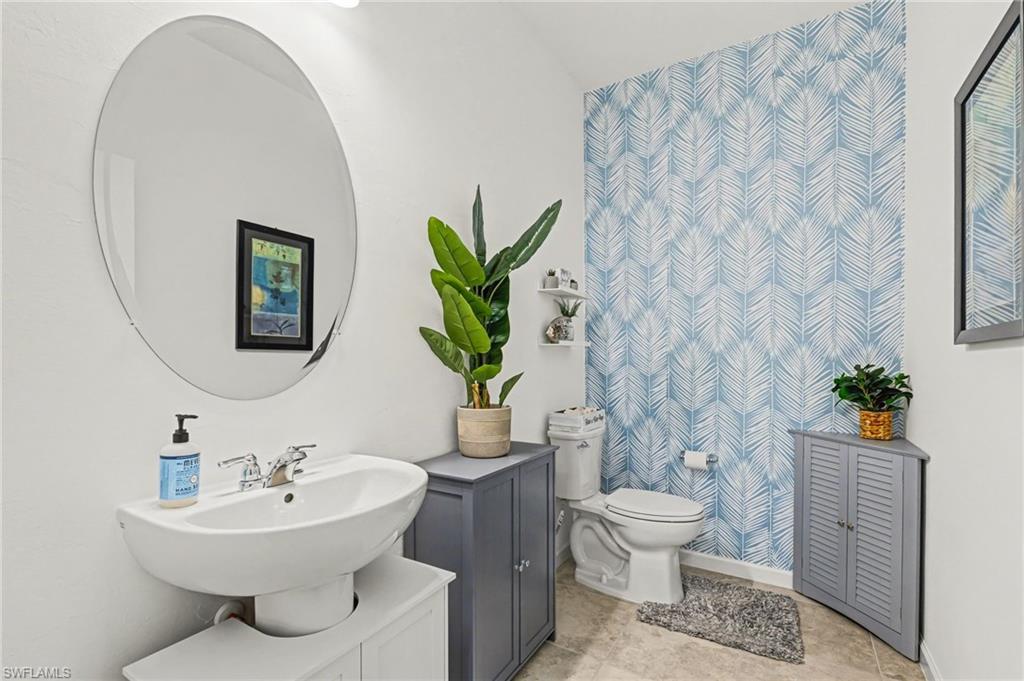 HAMPTON LAKES - Residential