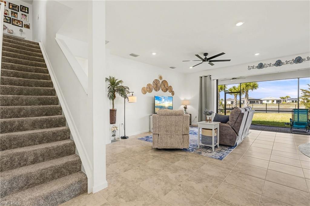 HAMPTON LAKES - Residential