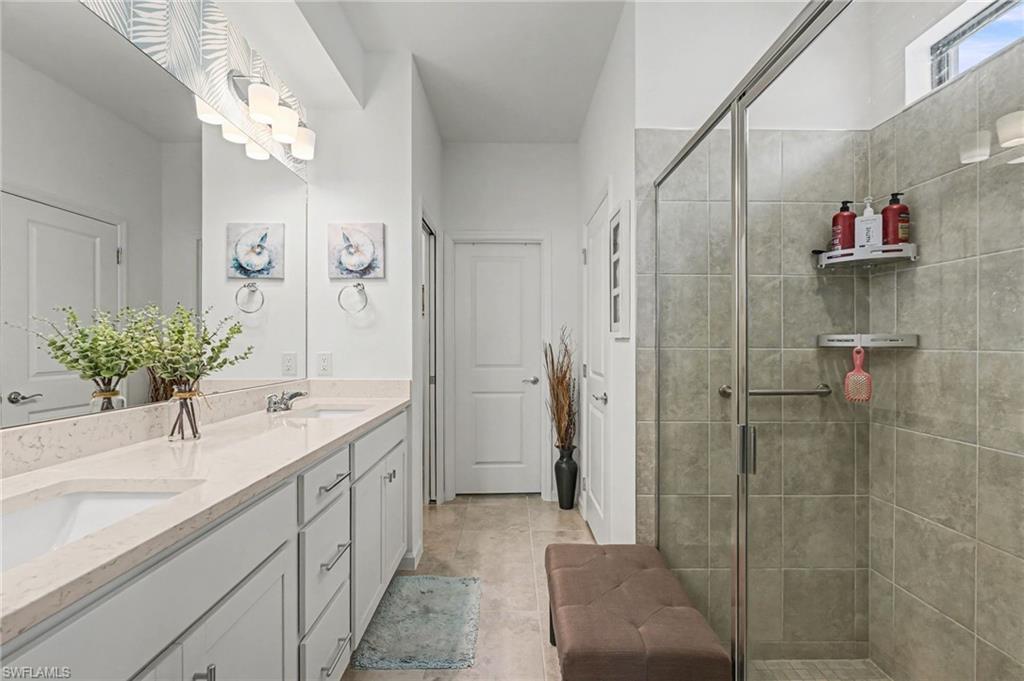 HAMPTON LAKES - Residential