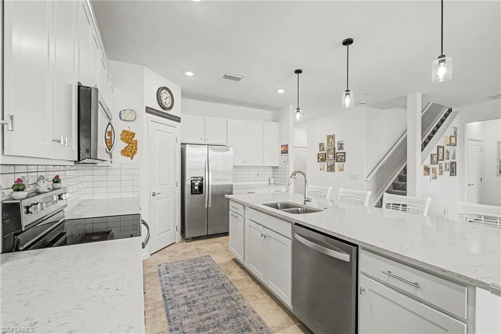 HAMPTON LAKES - Residential