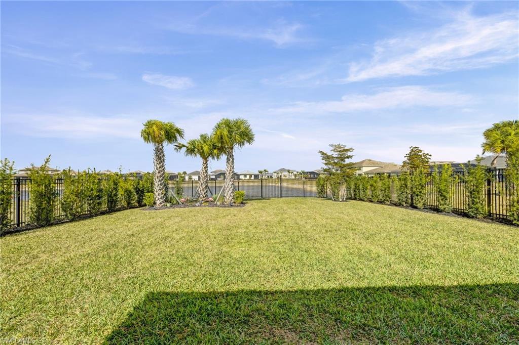 HAMPTON LAKES - Residential