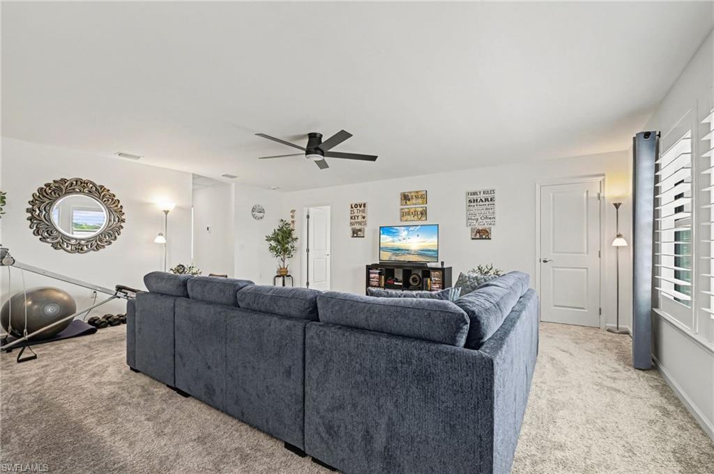 HAMPTON LAKES - Residential