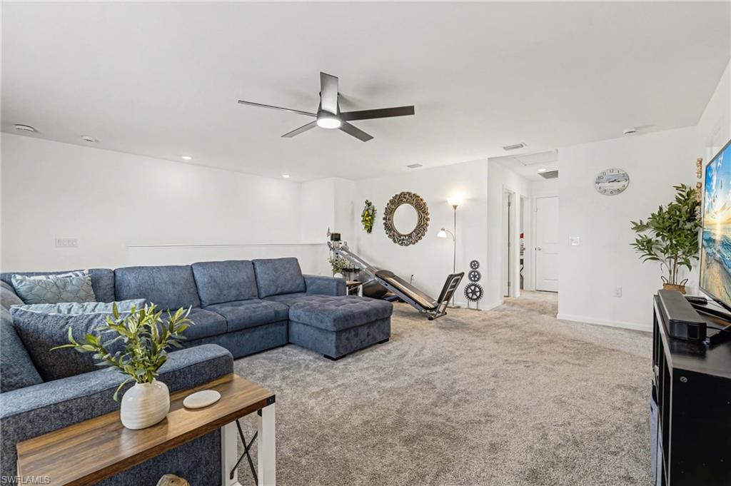 HAMPTON LAKES - Residential