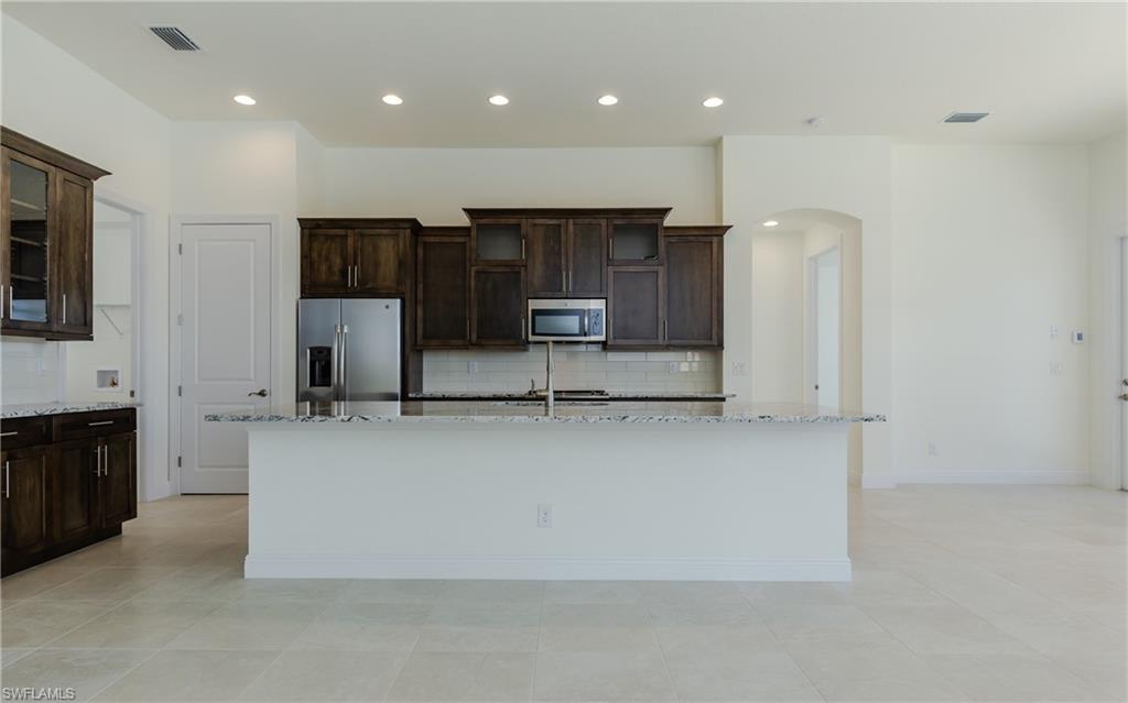 ROYAL TEE COUNTRY CLUB ESTATES - Residential