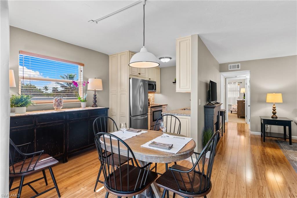 CAPTAINS WALK - Residential