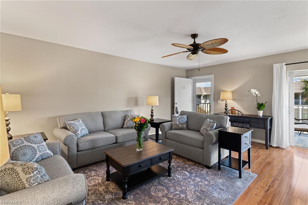 CAPTAINS WALK - Residential