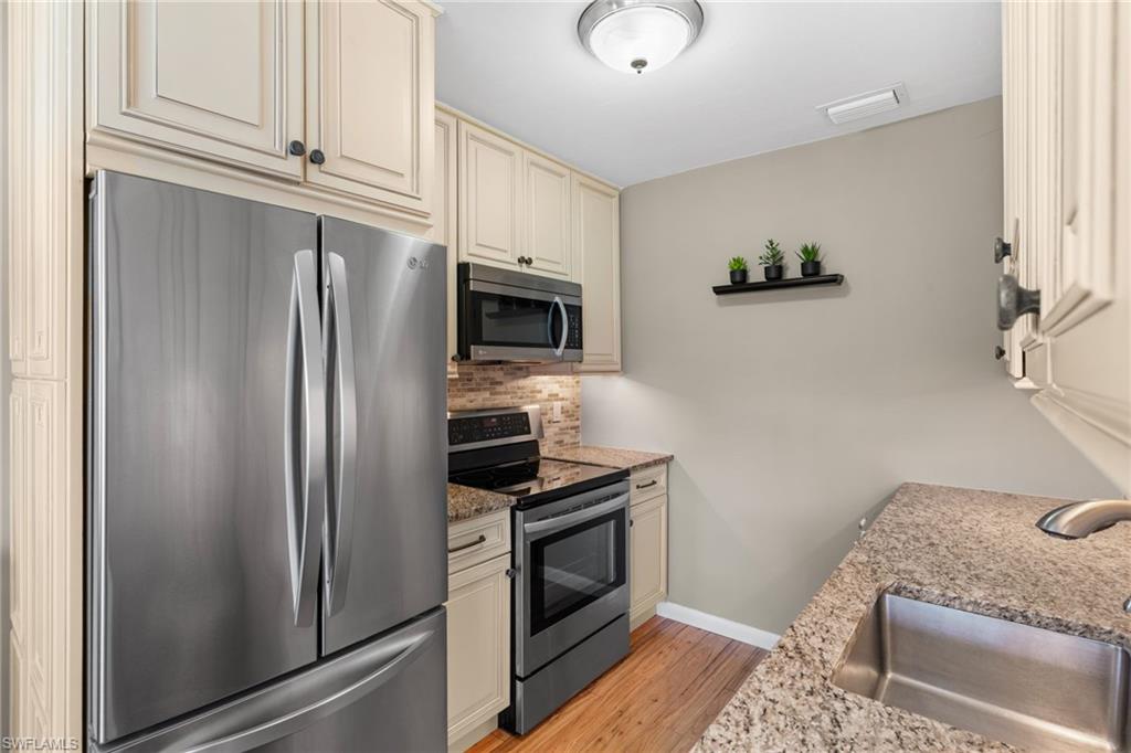 CAPTAINS WALK - Residential