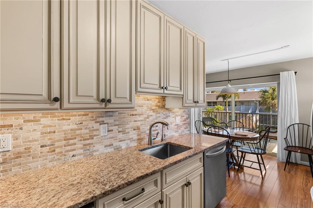 CAPTAINS WALK - Residential