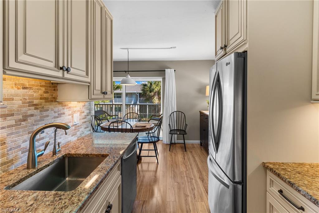 CAPTAINS WALK - Residential