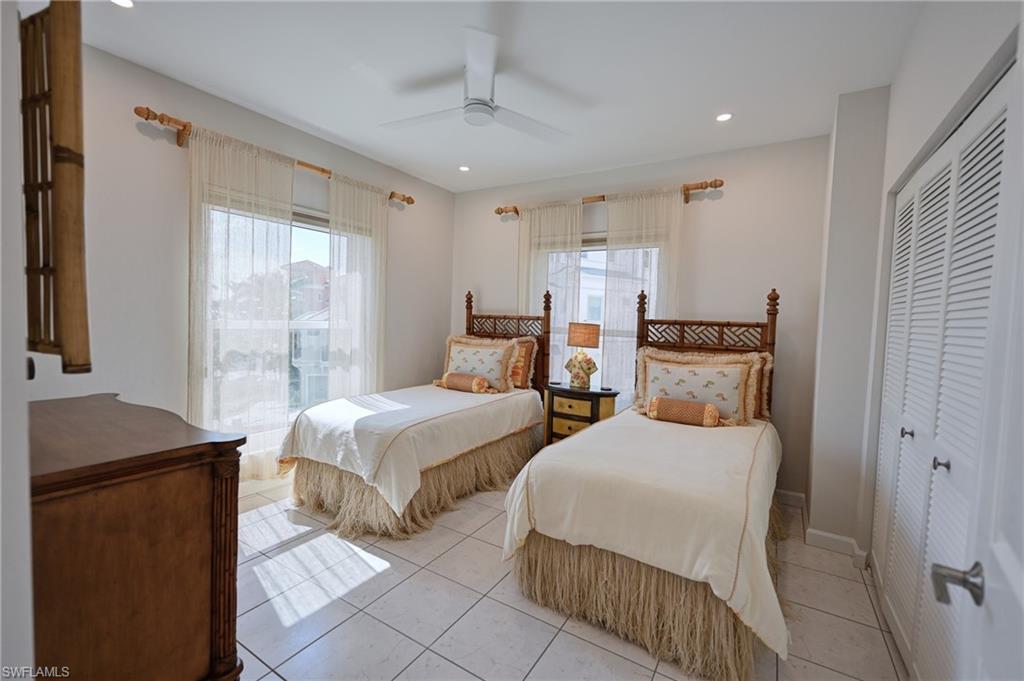 BAREFOOT BEACH - Residential