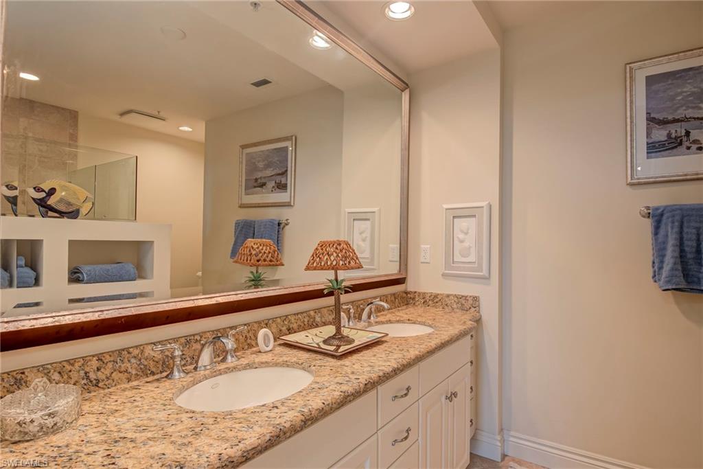 THE RESIDENCES AT LA PIAZZA - Residential