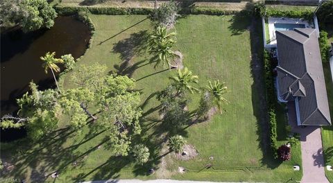 Linda DR NAPLES FL 34112