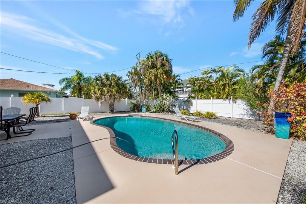 LAGUNA SHORES - Residential