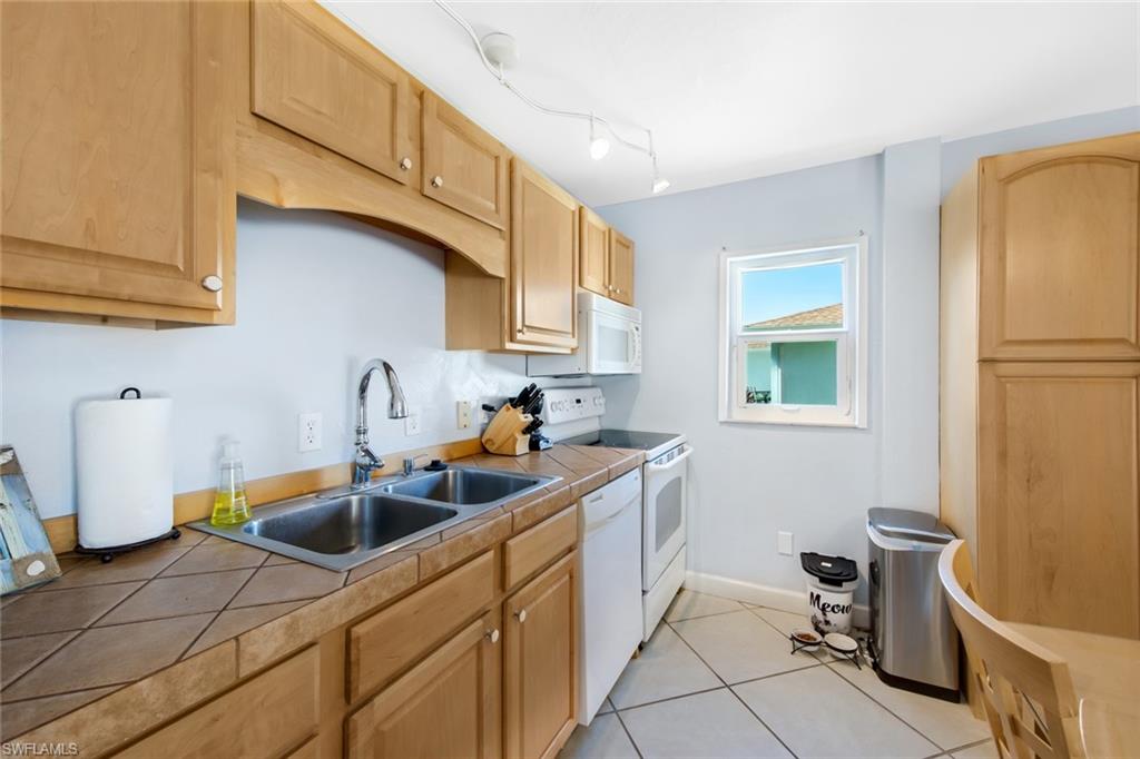 LAGUNA SHORES - Residential