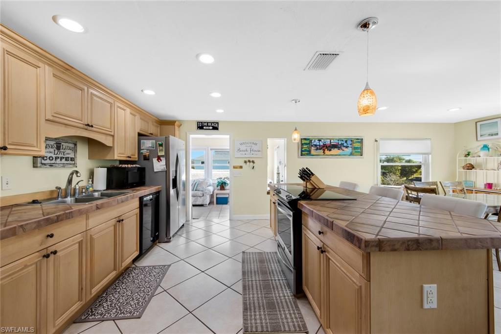 LAGUNA SHORES - Residential