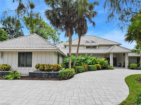 Photo of 8 Stonehedge PT, NAPLES, FL 34105 (MLS # 226035262)