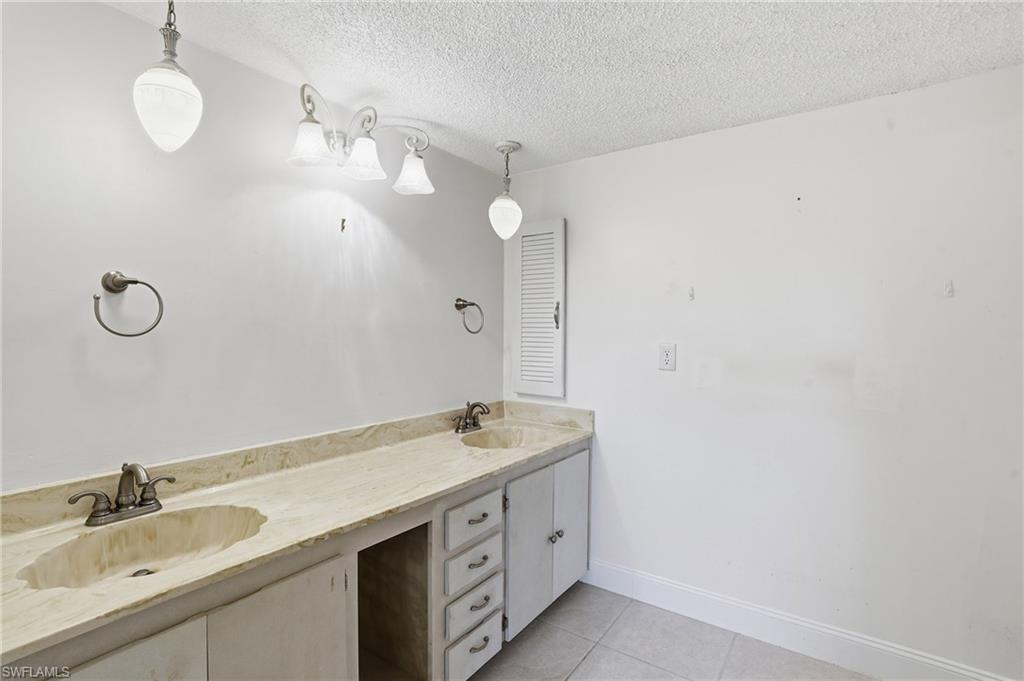 STRATFORD PLACE CONDO - Residential