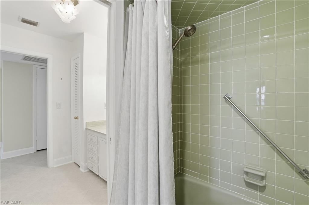 STRATFORD PLACE CONDO - Residential