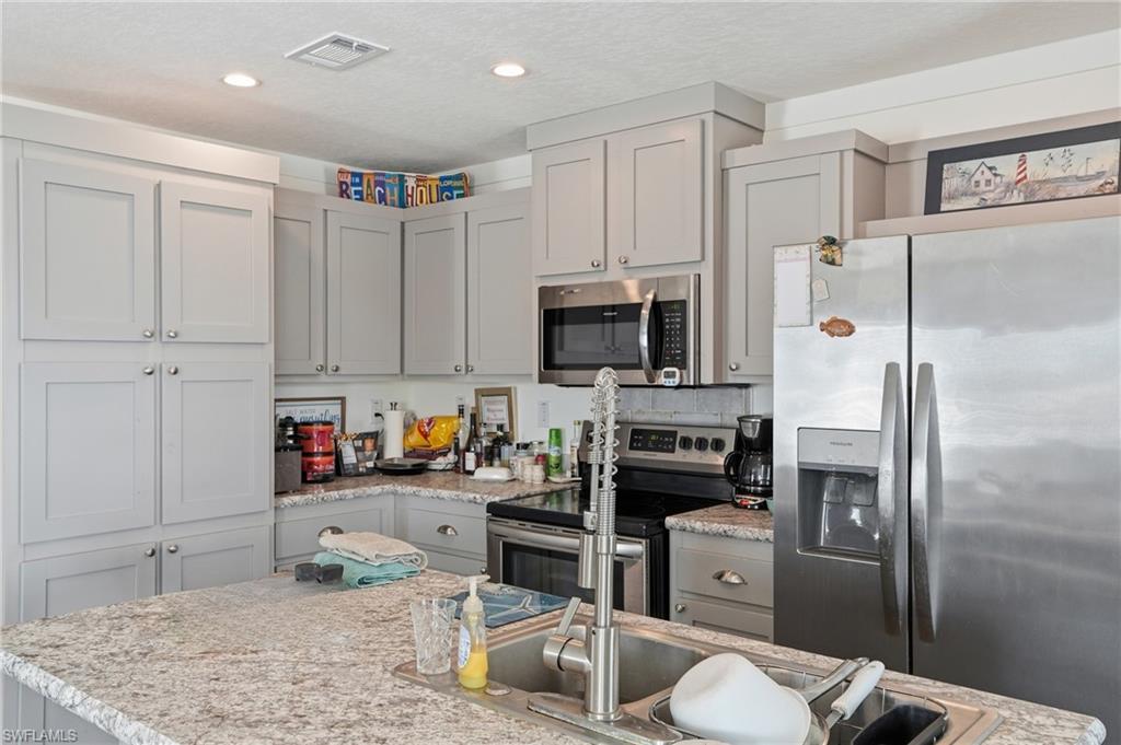 BAYSIDE ESTATES - Residential