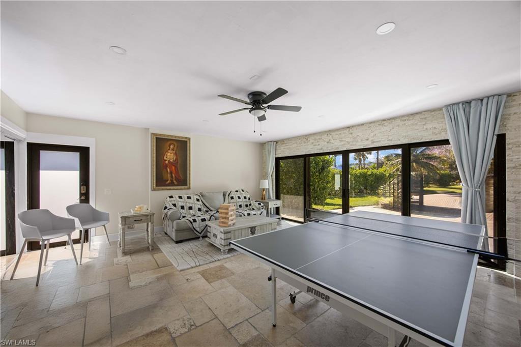 OAKES ESTATES - Residential Lease