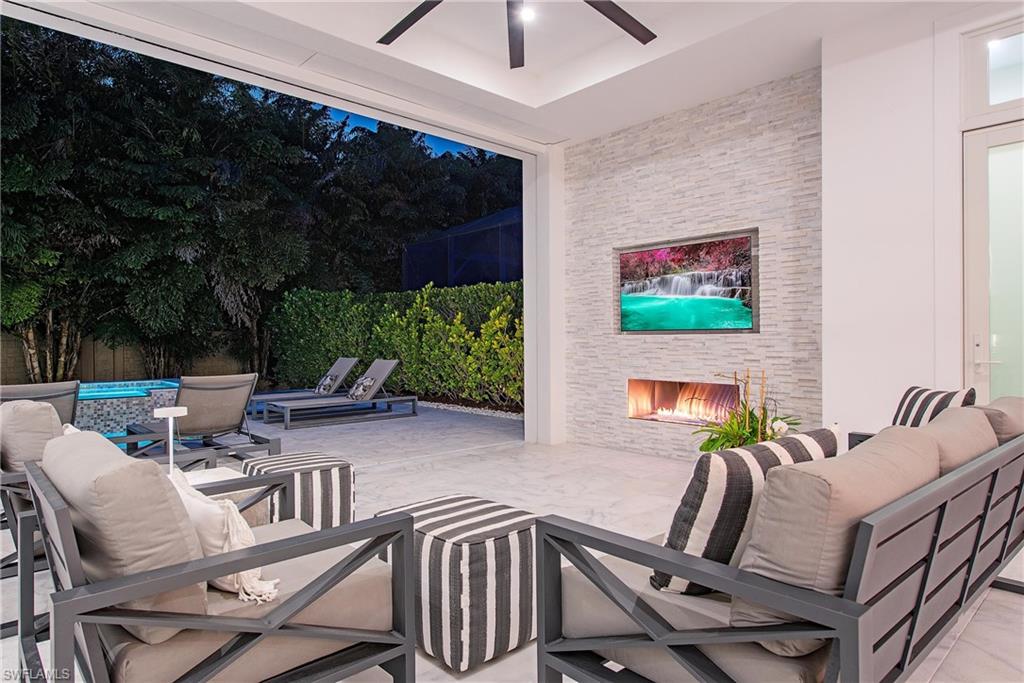 WINDWARD ISLE - Residential