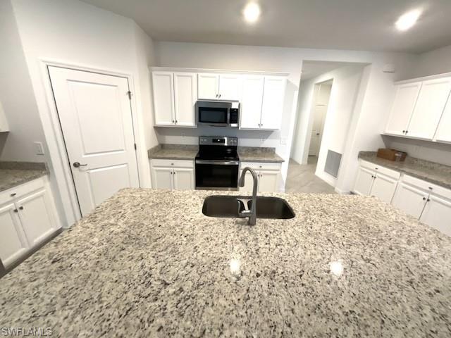 HAMPTON LAKES - Residential Lease