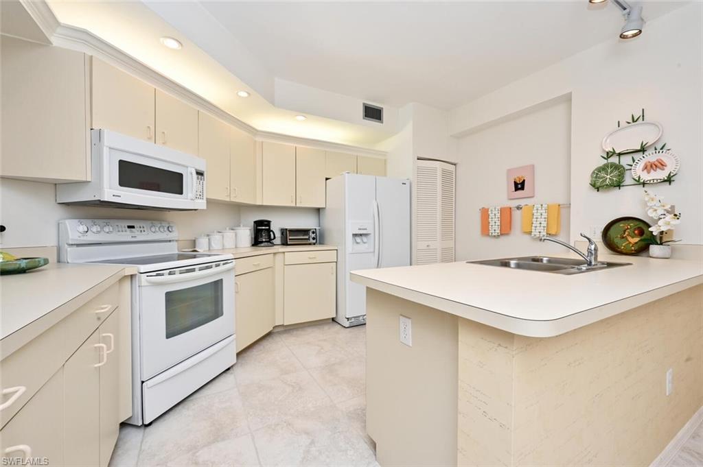 VALENCIA AT PELICAN BAY - Residential