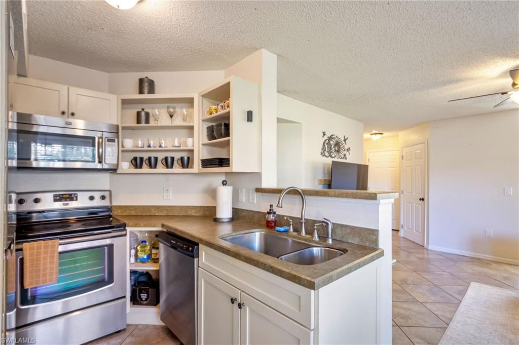 VENETIAN PALMS - Residential