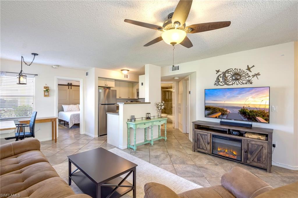 VENETIAN PALMS - Residential