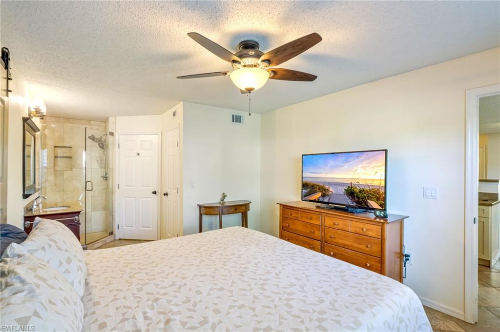 VENETIAN PALMS - Residential