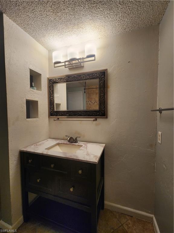 LAKEWOOD - Residential Lease