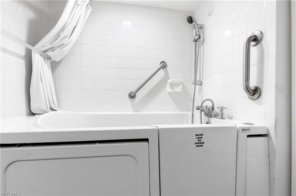 PARKWOODS TOWNHOUSE COMMUNITY - Residential