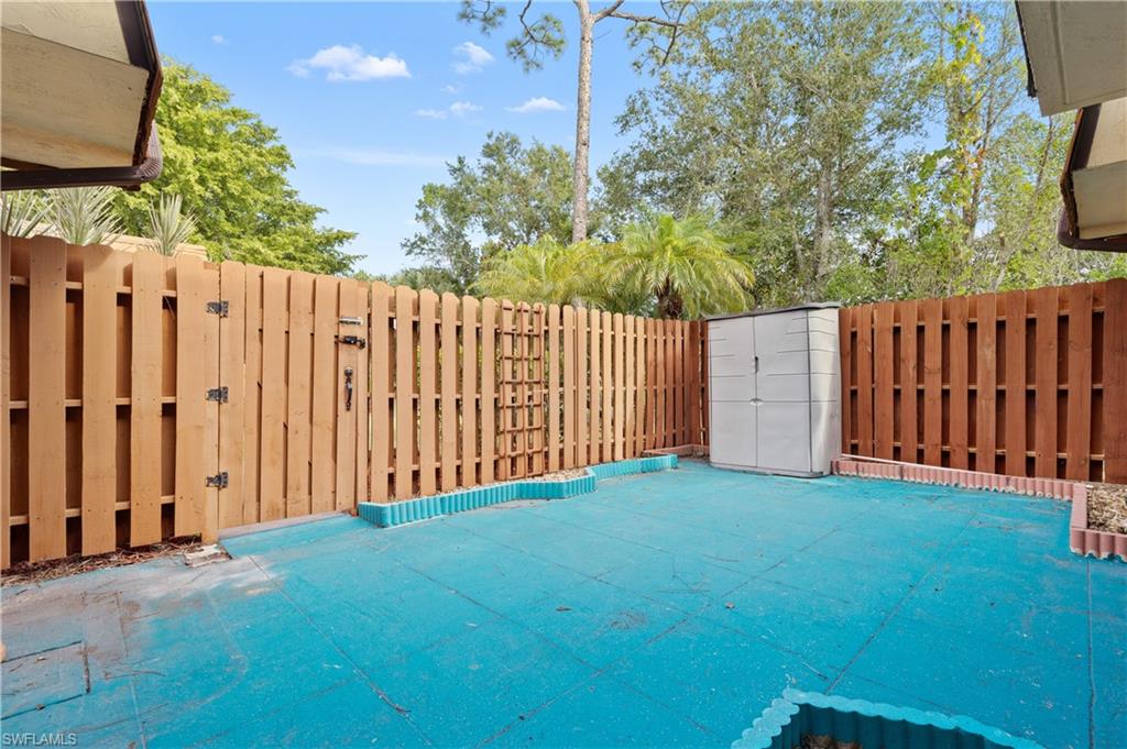 PARKWOODS TOWNHOUSE COMMUNITY - Residential