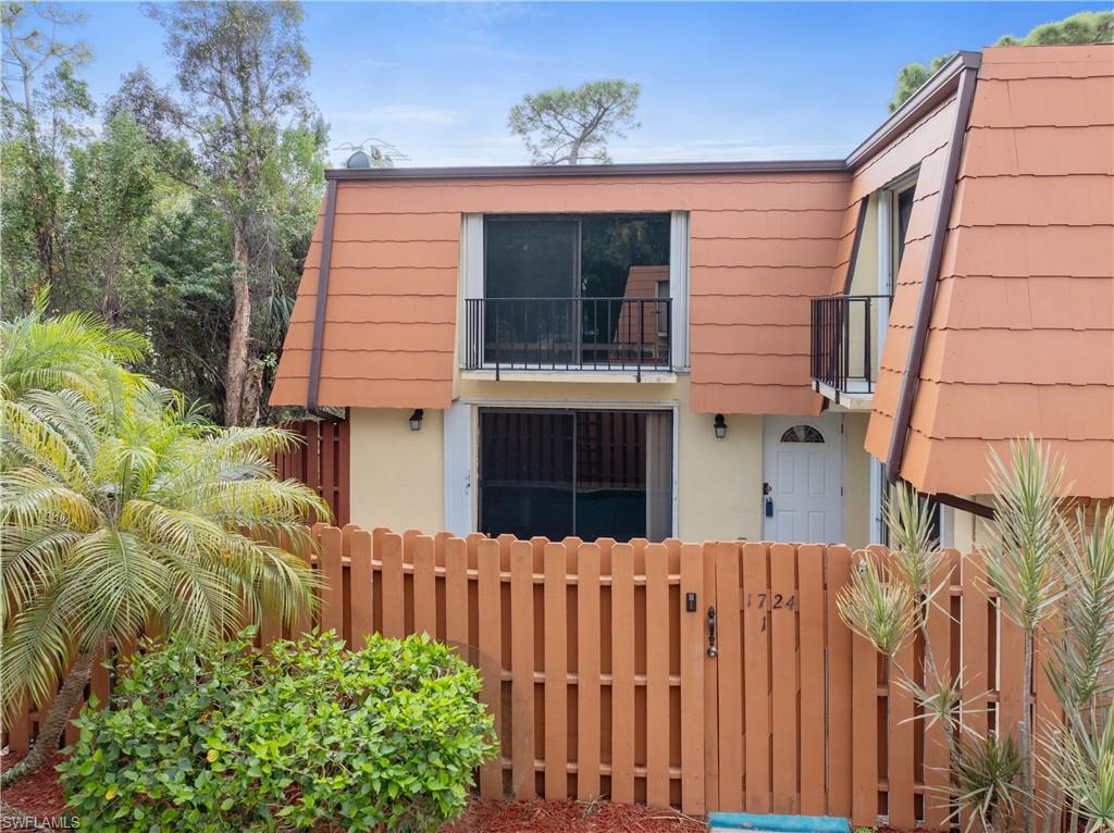 PARKWOODS TOWNHOUSE COMMUNITY - Residential