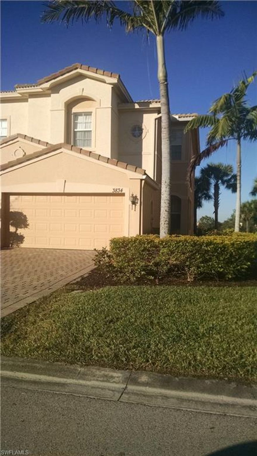 Beautiful End unit Casa Grande Model impeccably maintained by original Owner. Unit is light and bright with plenty of windows. Recent paint, Crown Moulding, newer Frig, microwave, Disposal, Vanity downstairs. Private entrance to home. This  is a must see if you want a move in ready home you will be proud to own. Call today before it's too late