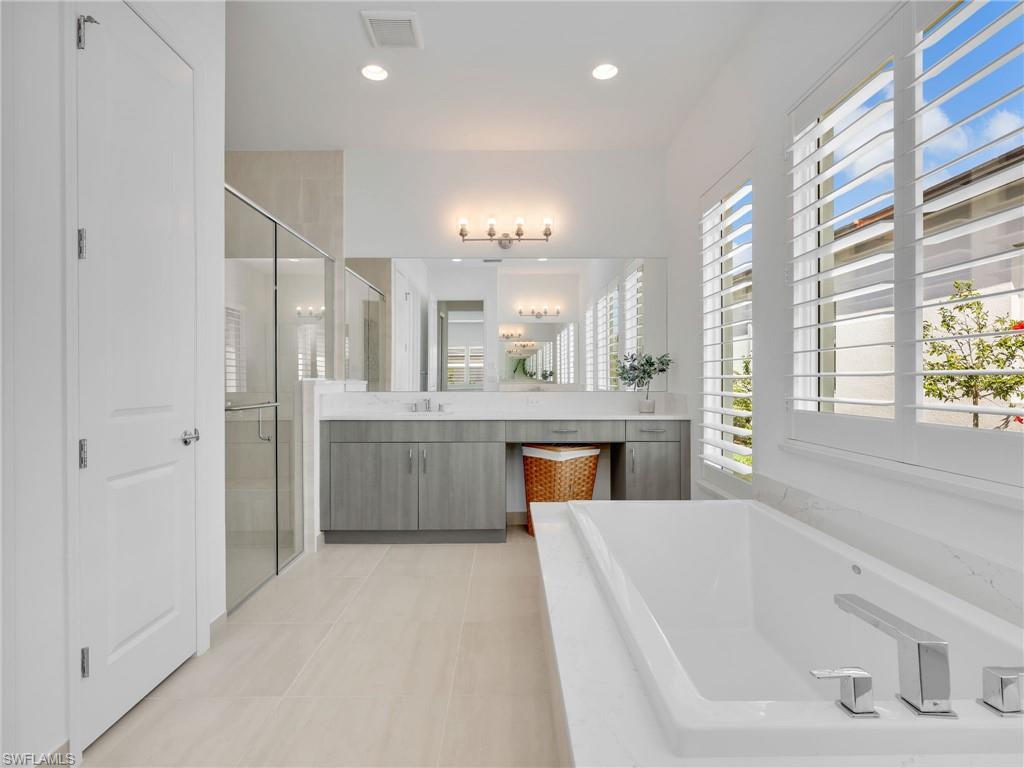 VALENCIA TRAILS - Residential