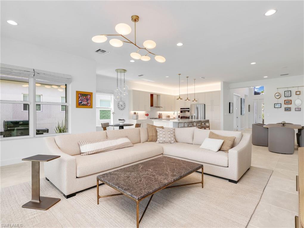 VALENCIA TRAILS - Residential