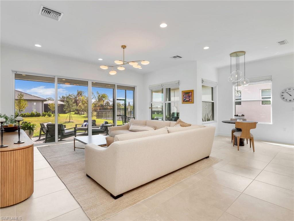 VALENCIA TRAILS - Residential