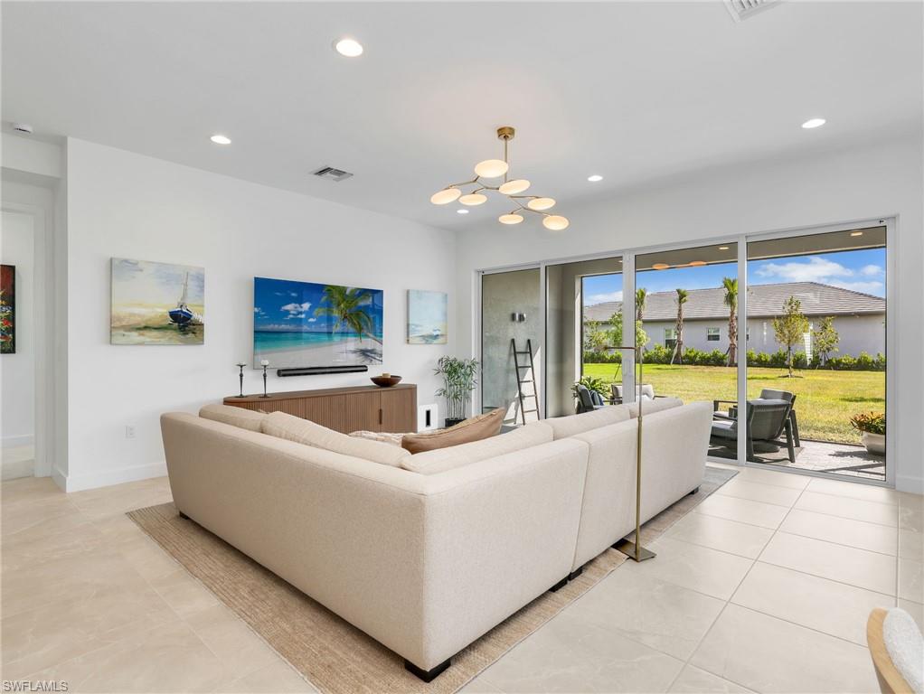 VALENCIA TRAILS - Residential