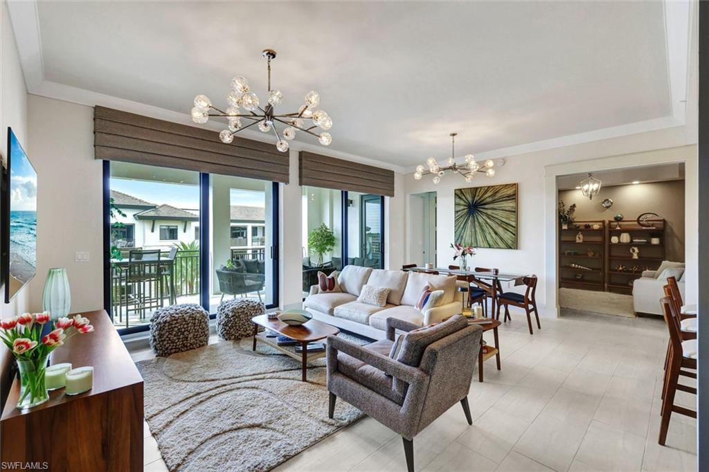 NAPLES SQUARE - Residential