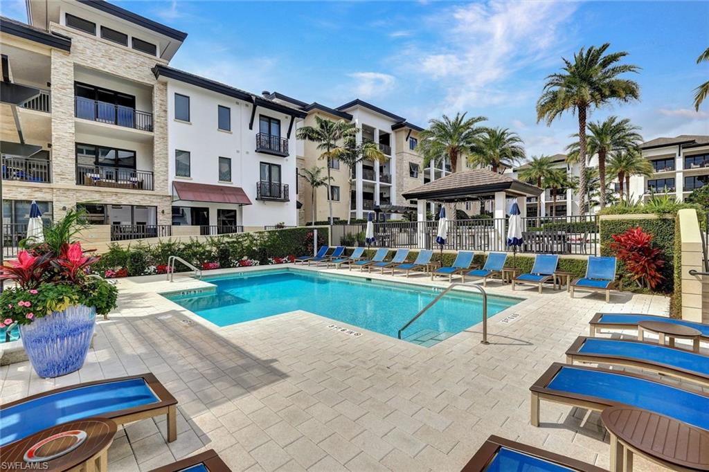 NAPLES SQUARE - Residential