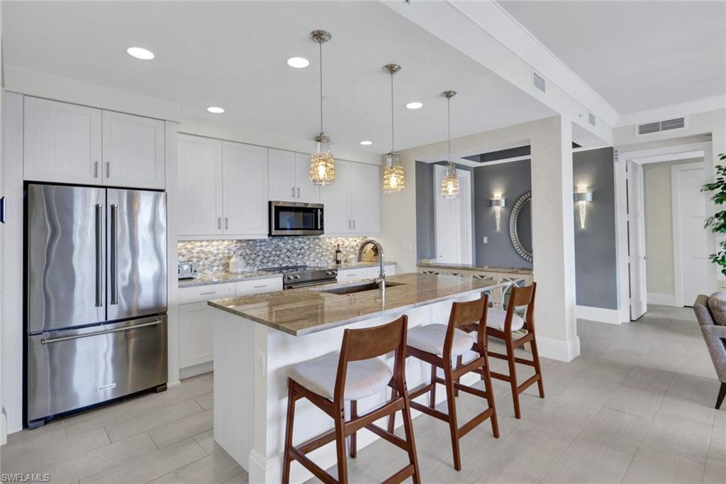 NAPLES SQUARE - Residential